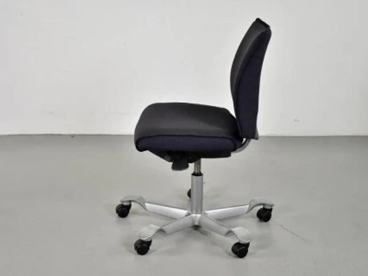 Billede 2 - Häg h05 5200 kontorstol med sort/blå polster og alugråt stel