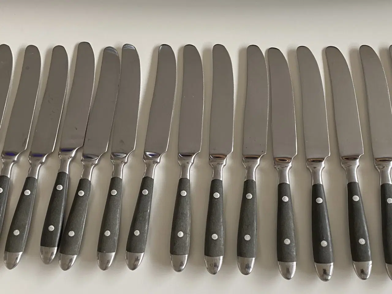 Billede 2 - Ældre solid bestik