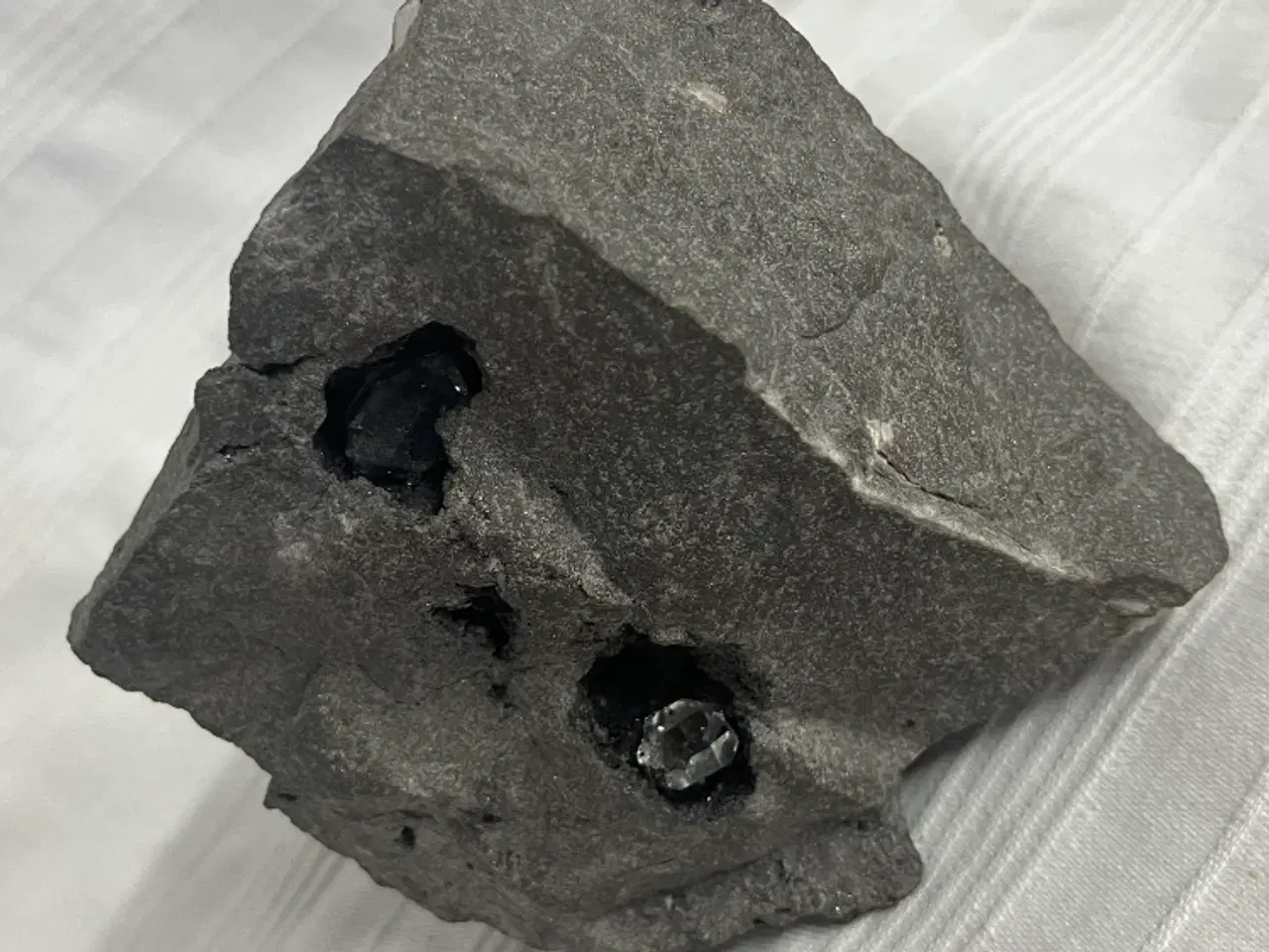 Billede 7 - 2 Herkimer diamant krystaller i grotte 