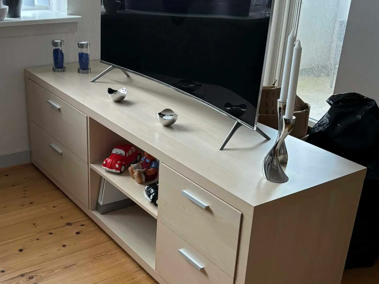 Billede 1 - Lyst tv bord