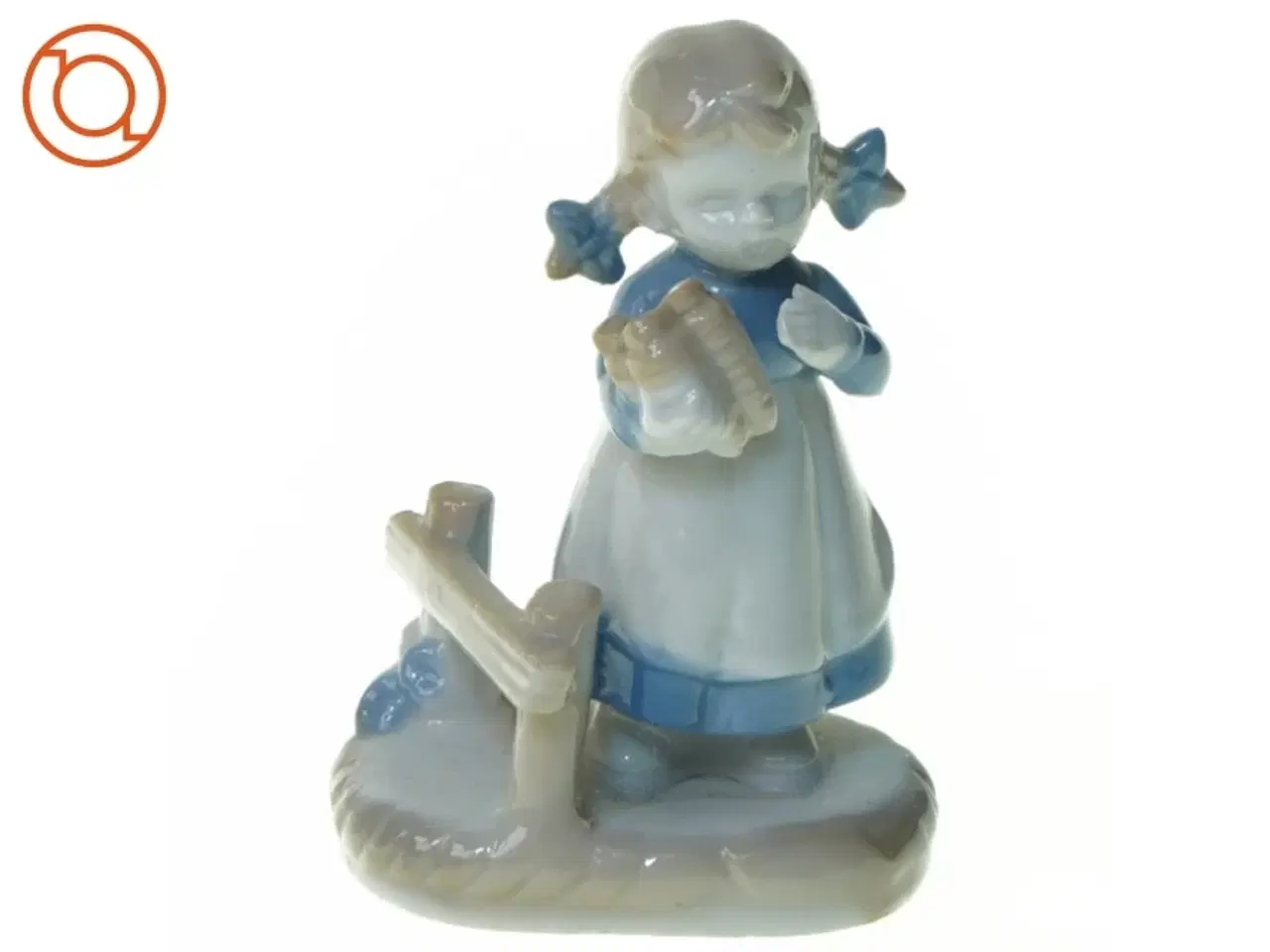 Billede 1 - Lille figur af pige (str. 10 x 7 x 5 cm)