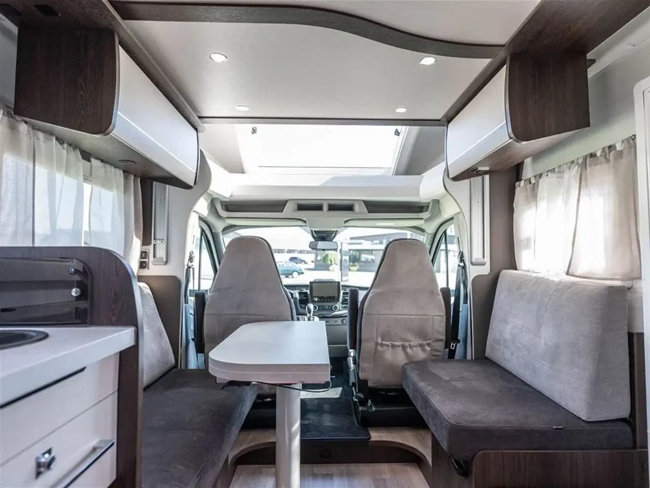 Billede 10 - 2022 - Benimar Tessoro 468 NK   Velholdt Autocamper med enkelt senge