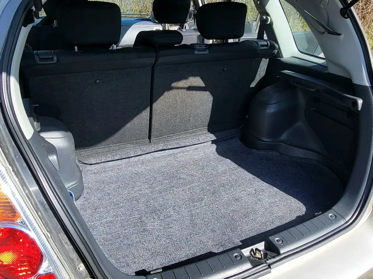 Billede 8 - ​Suzuki Liana 1,6 GLX – Nysynet, velholdt og hunde