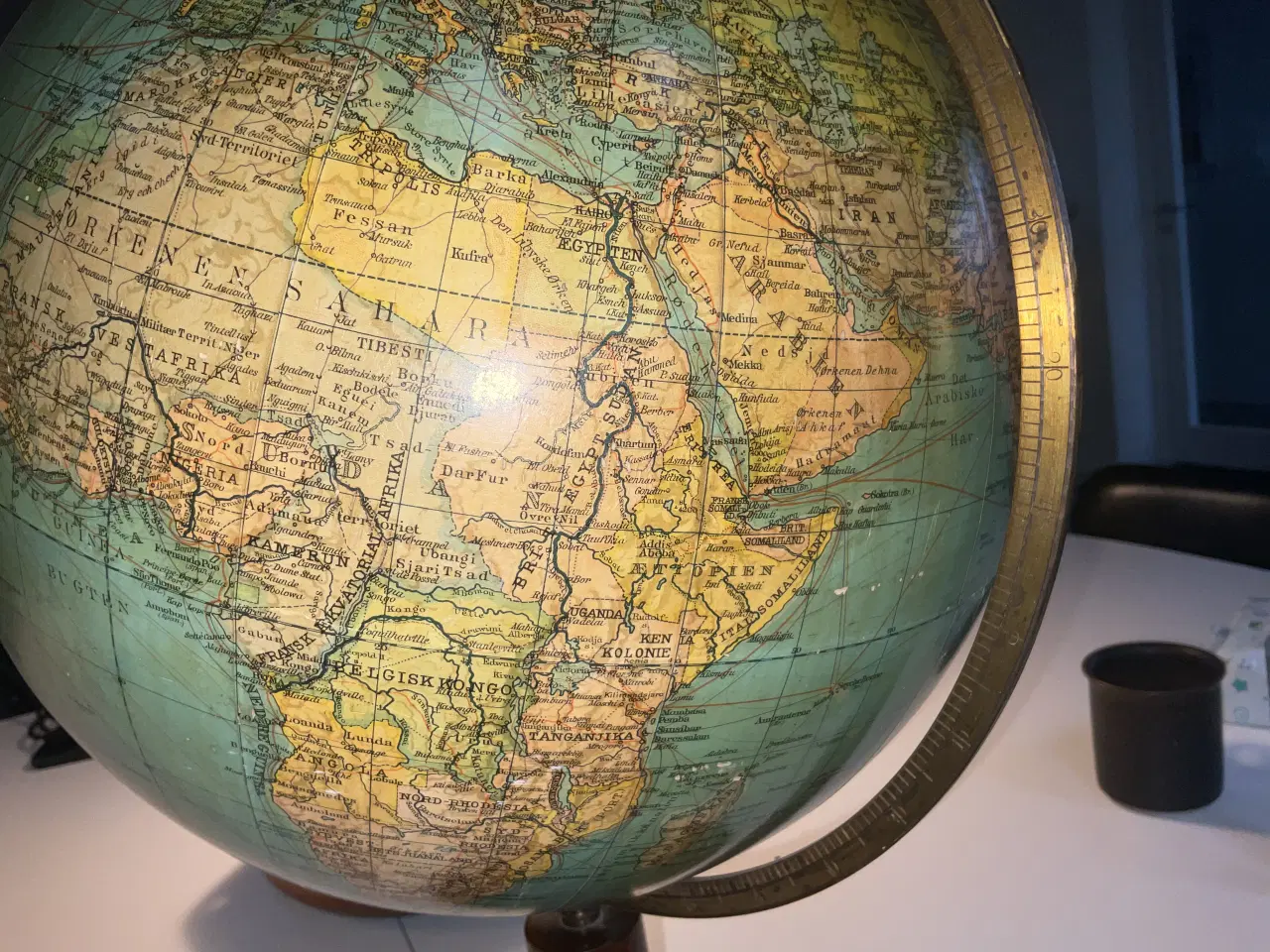 Billede 2 - Globus med danske tekster fra Høst & Søn
