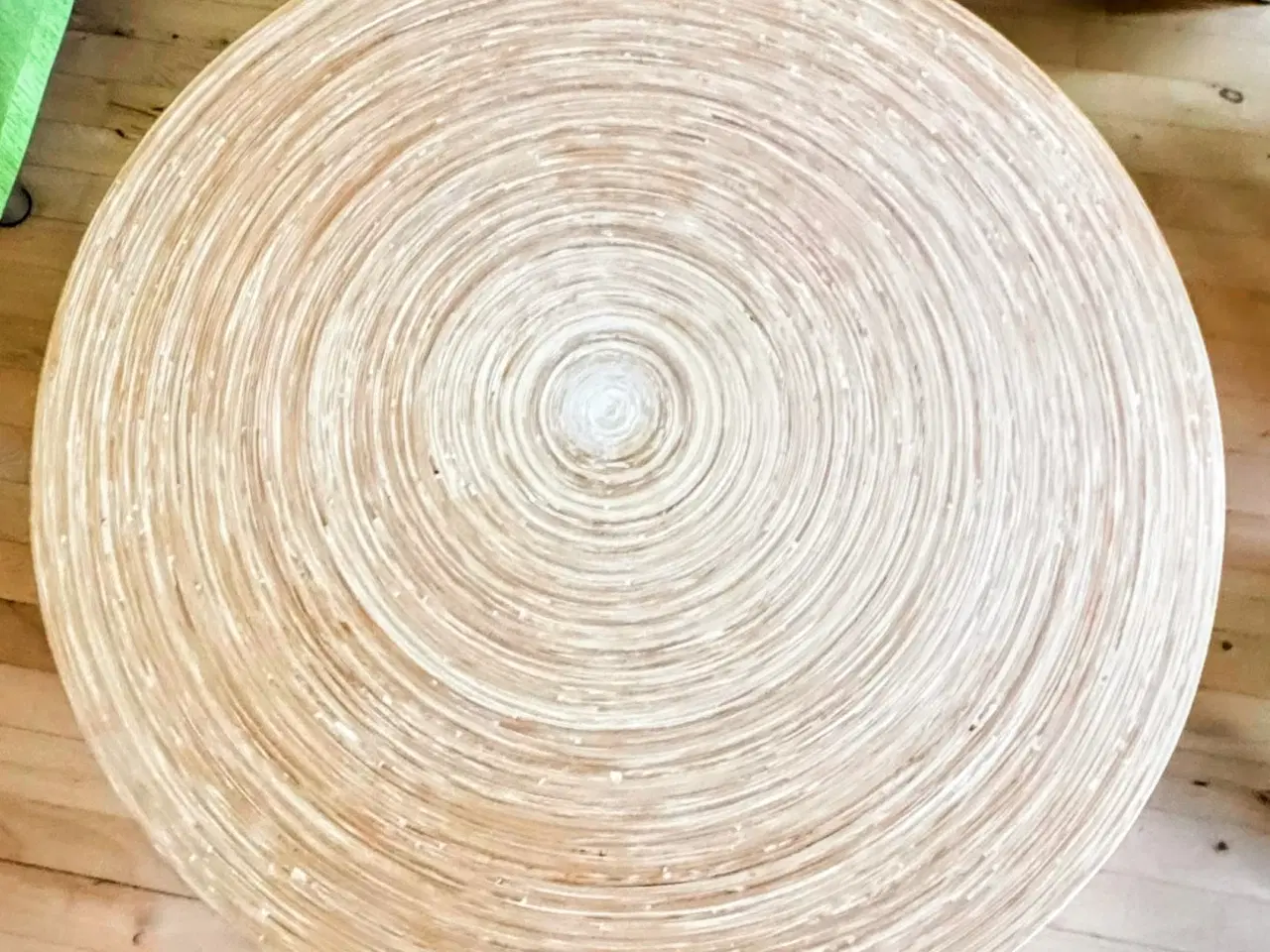 Billede 3 - Rundt sofabord i bambusfinér med hvide ben