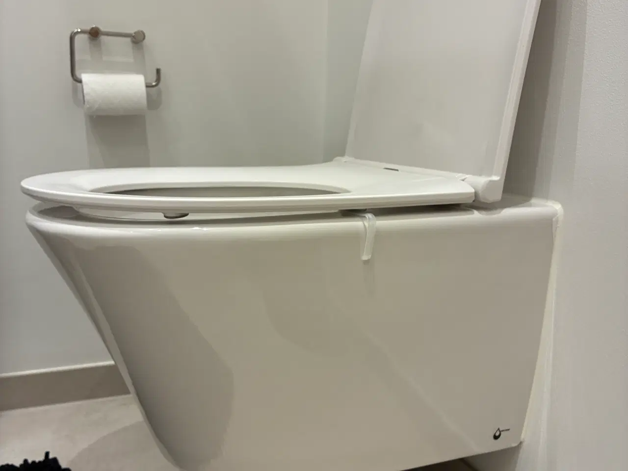Billede 1 - Væghængt toilet med soft close sæde