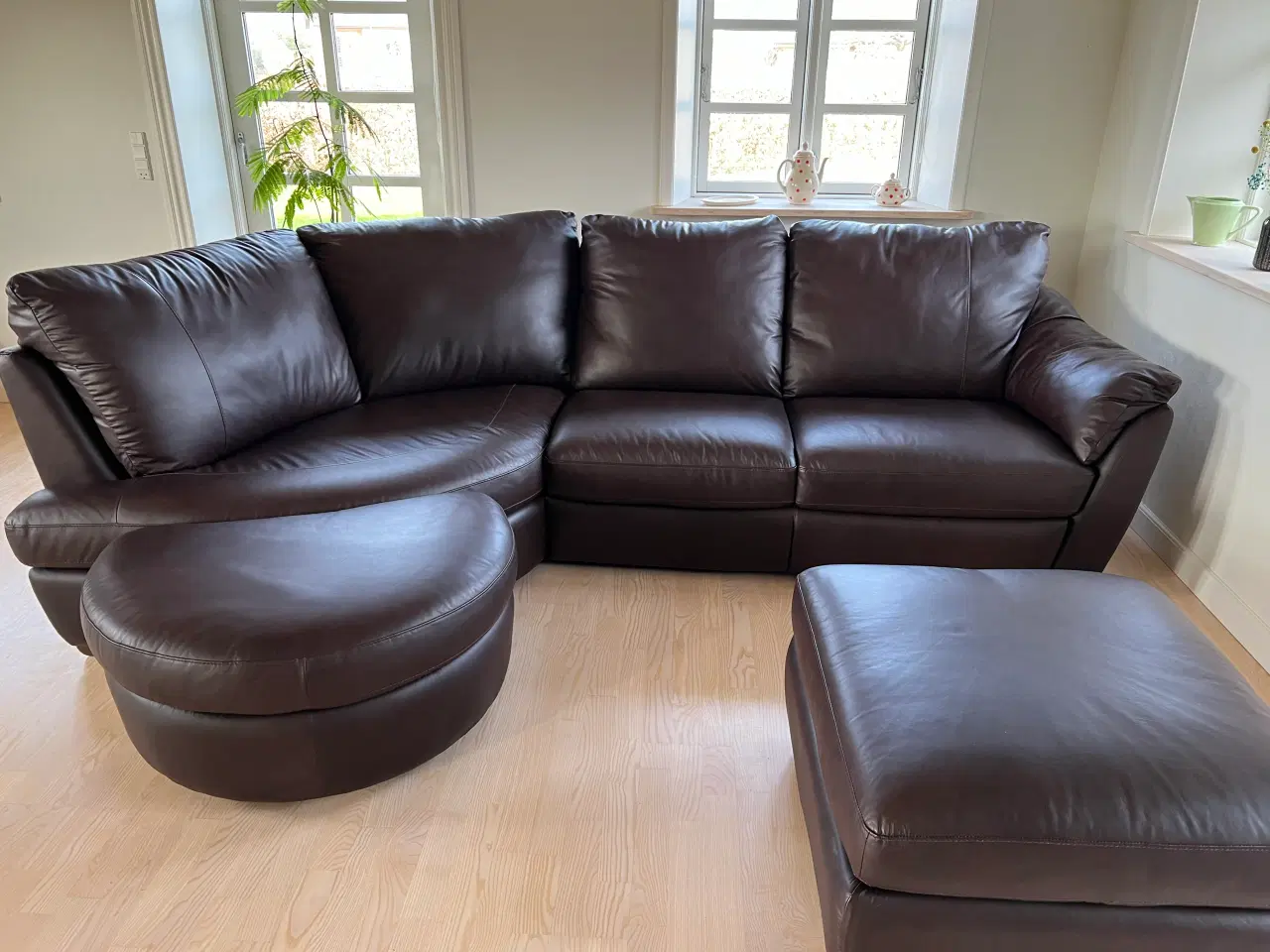 Billede 2 - Flot sofa i mørkebrunt læder