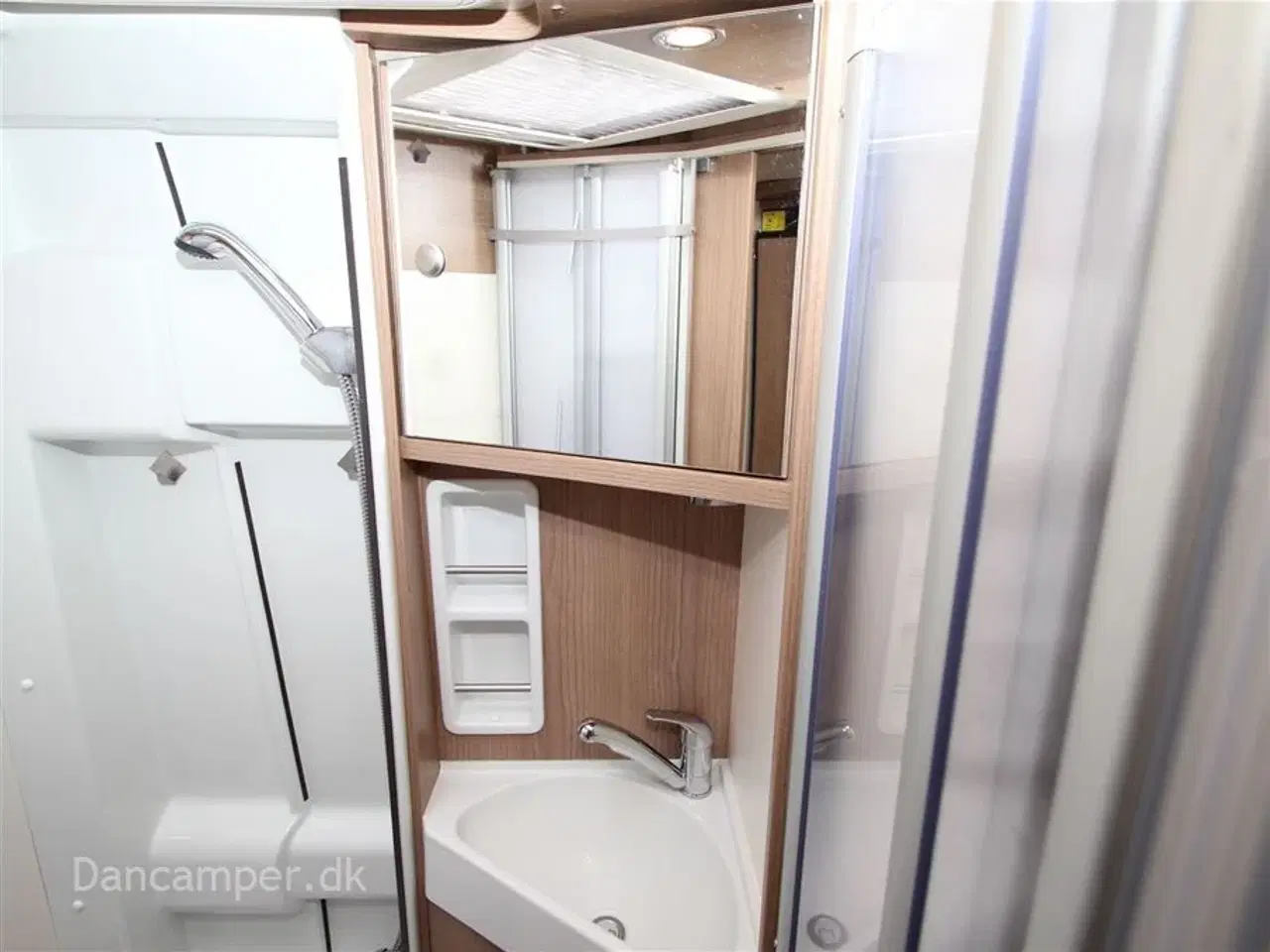 Billede 18 - 2019 - Carthago van 640 LE Chaming Carthago Charming, Luksusvan godt udstyret - Enkeltsengsmodel. 150Hk Automatgear - Solcelle - inverter mm.