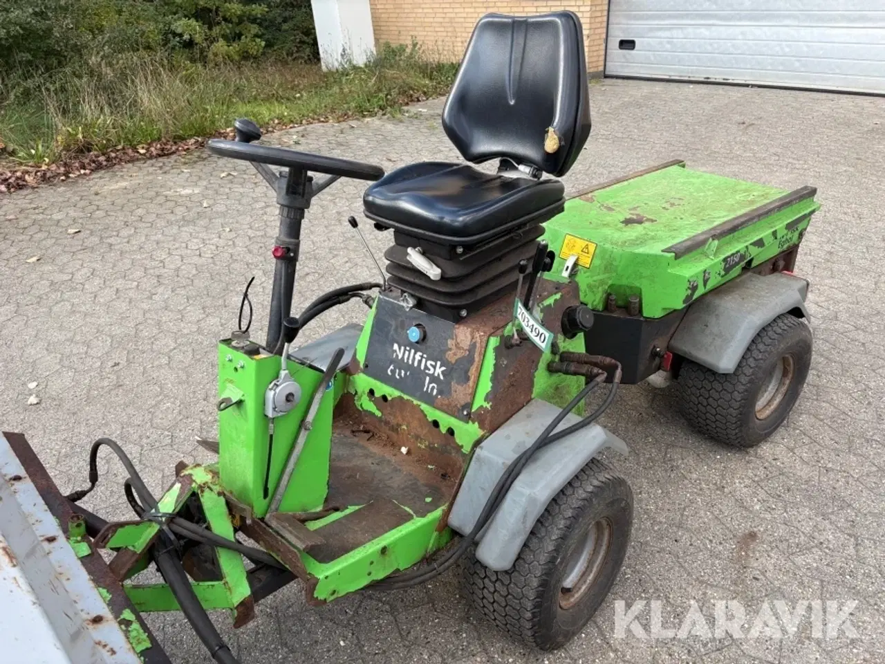 Billede 12 - Redskabsbærer Nilfisk Egholm Park ranger 2150