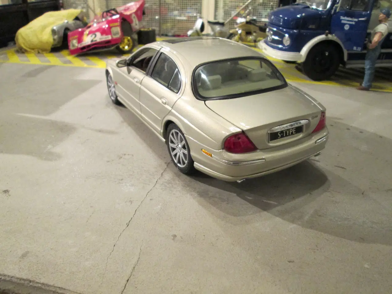 Billede 3 - Modelbil    Jaguar S Type   Maisto  1:18