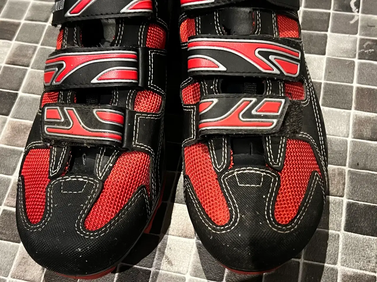 Billede 4 - Specialized cykelsko str. 45 sort/rød