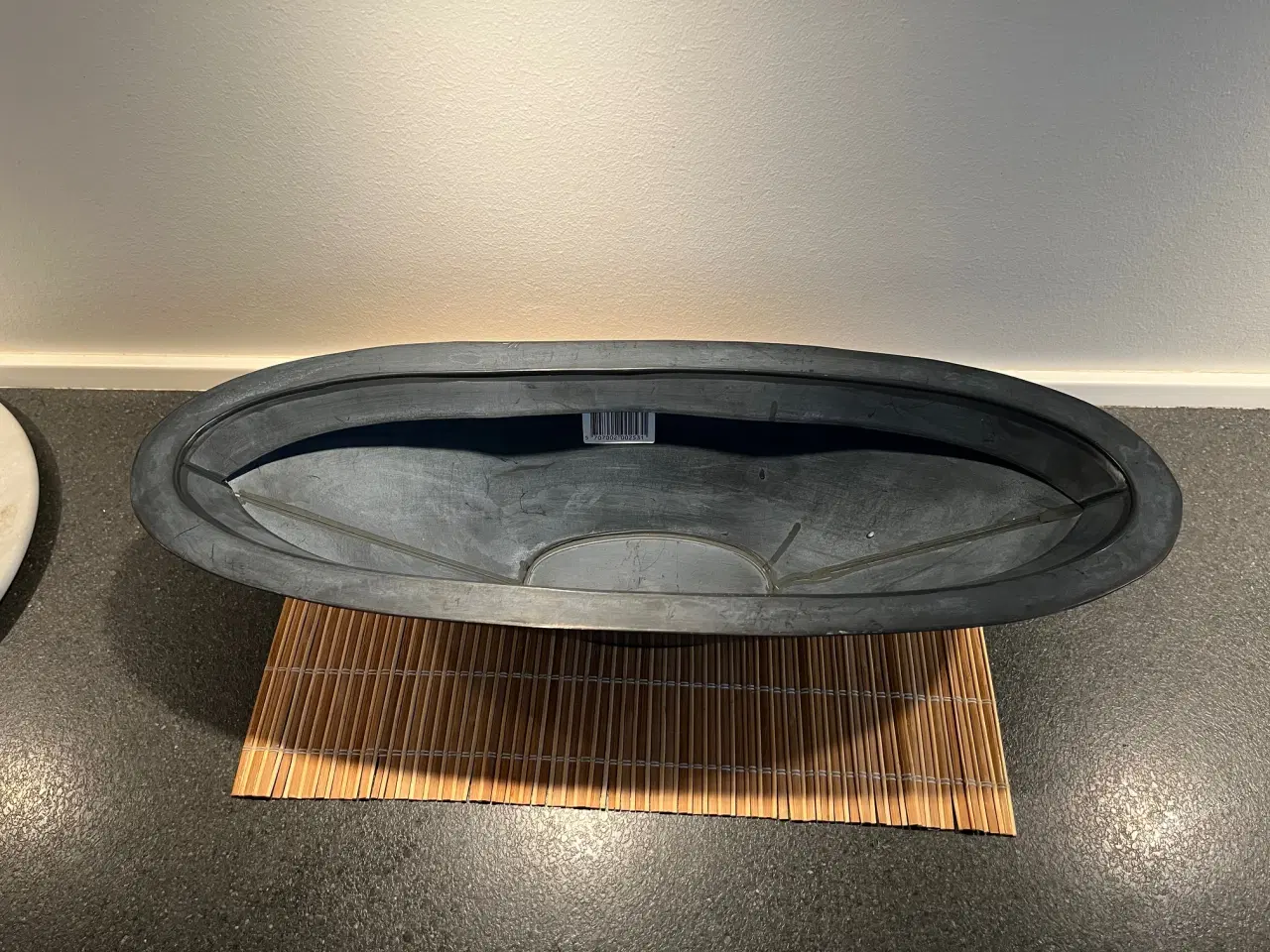 Billede 2 - Stor skulpturel metalskål L 55 cm – Letvægtsdesign