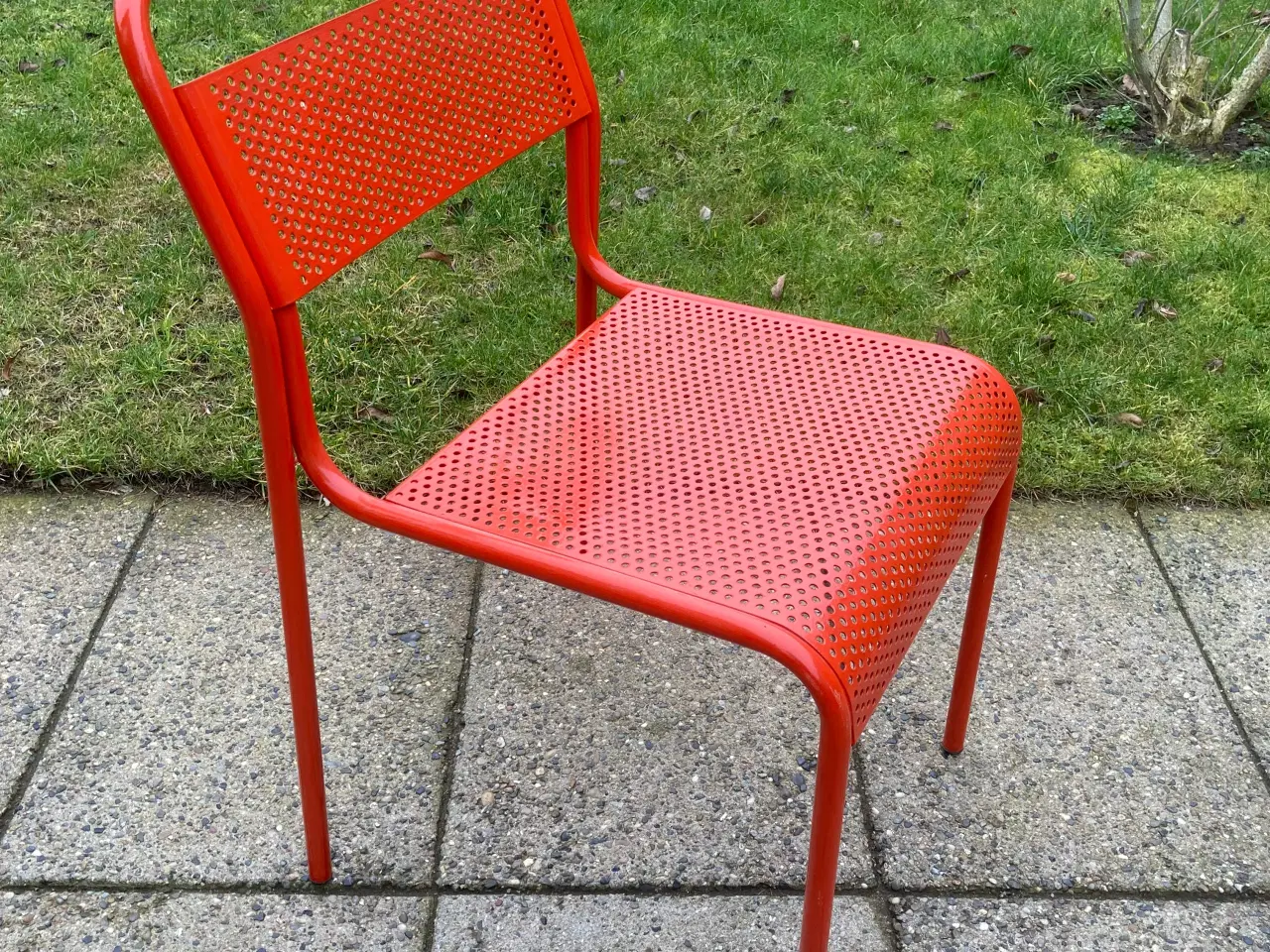 Billede 2 - Røde stole 