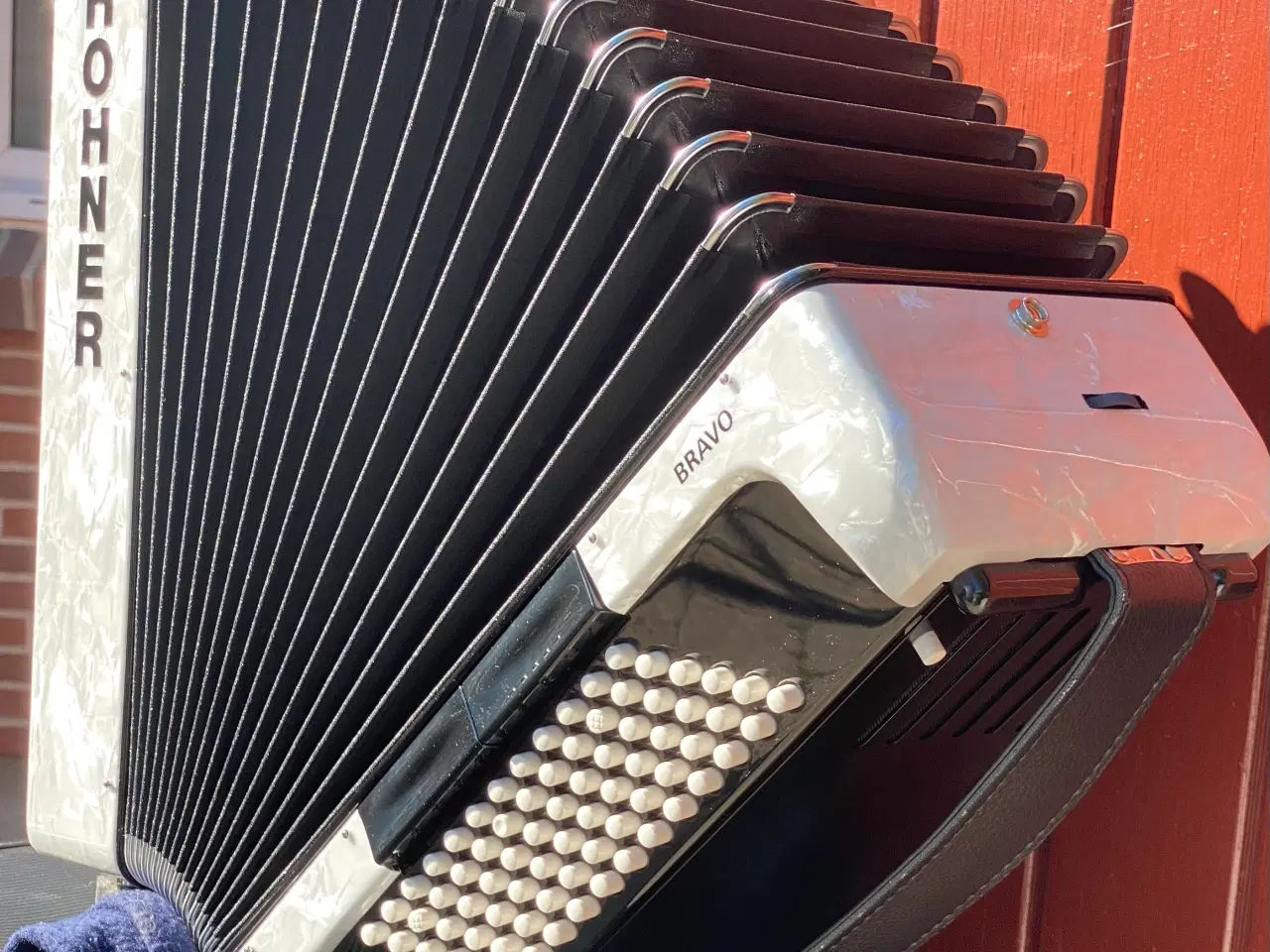Billede 2 - 🎶 Hohner Bravo III 72 – Hvid Perlemor, 7,4 kg . 