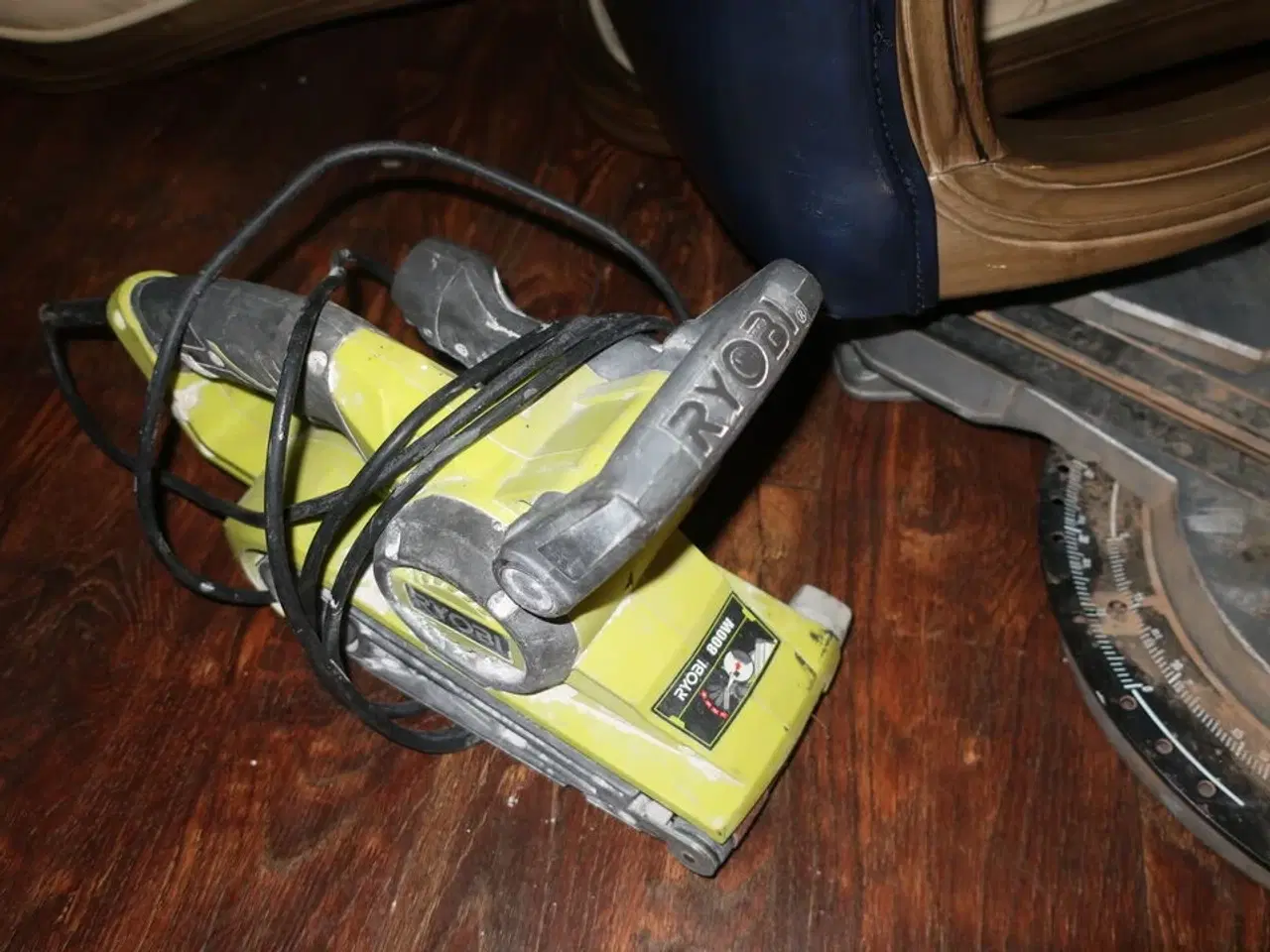 Billede 4 - DeWalt kapsav og Ryobi båndsliber DEWALT
