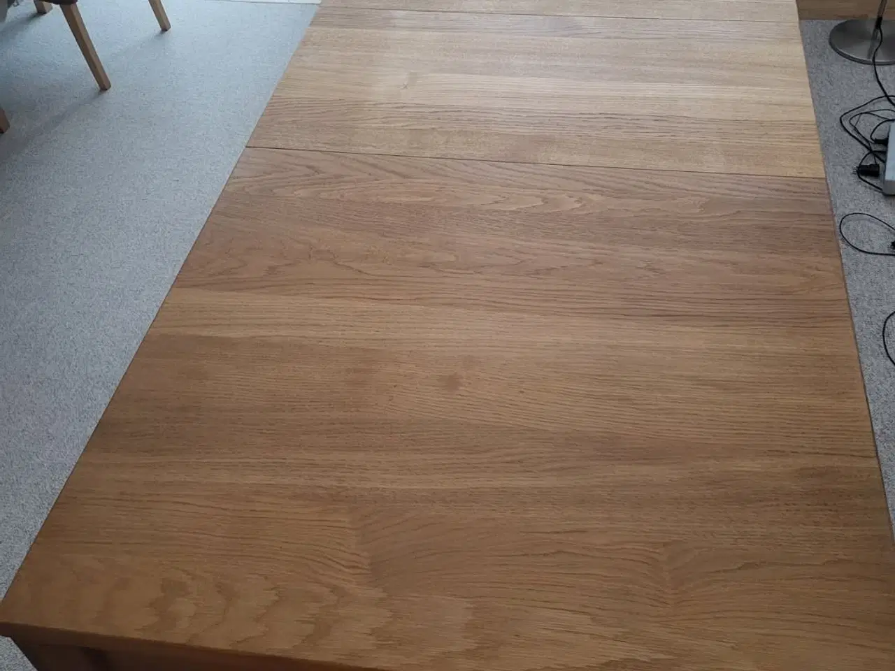 Billede 7 - Udbordt egetræsbord med 6 stole