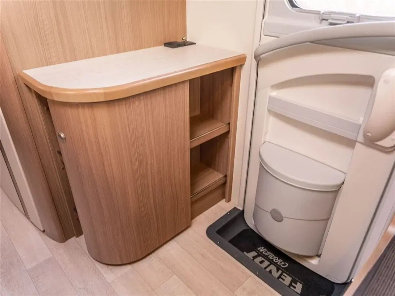 Billede 41 - 2016 - Fendt Bianco Selection 515 SG Rummelig kvalitetsvogn med enkeltsenge