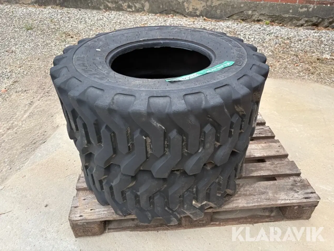 Billede 2 - Dæk Titan Skid master 2 styk