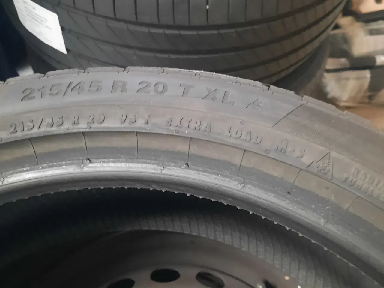 Billede 1 - 4 x Vinterdæk 215/45-20