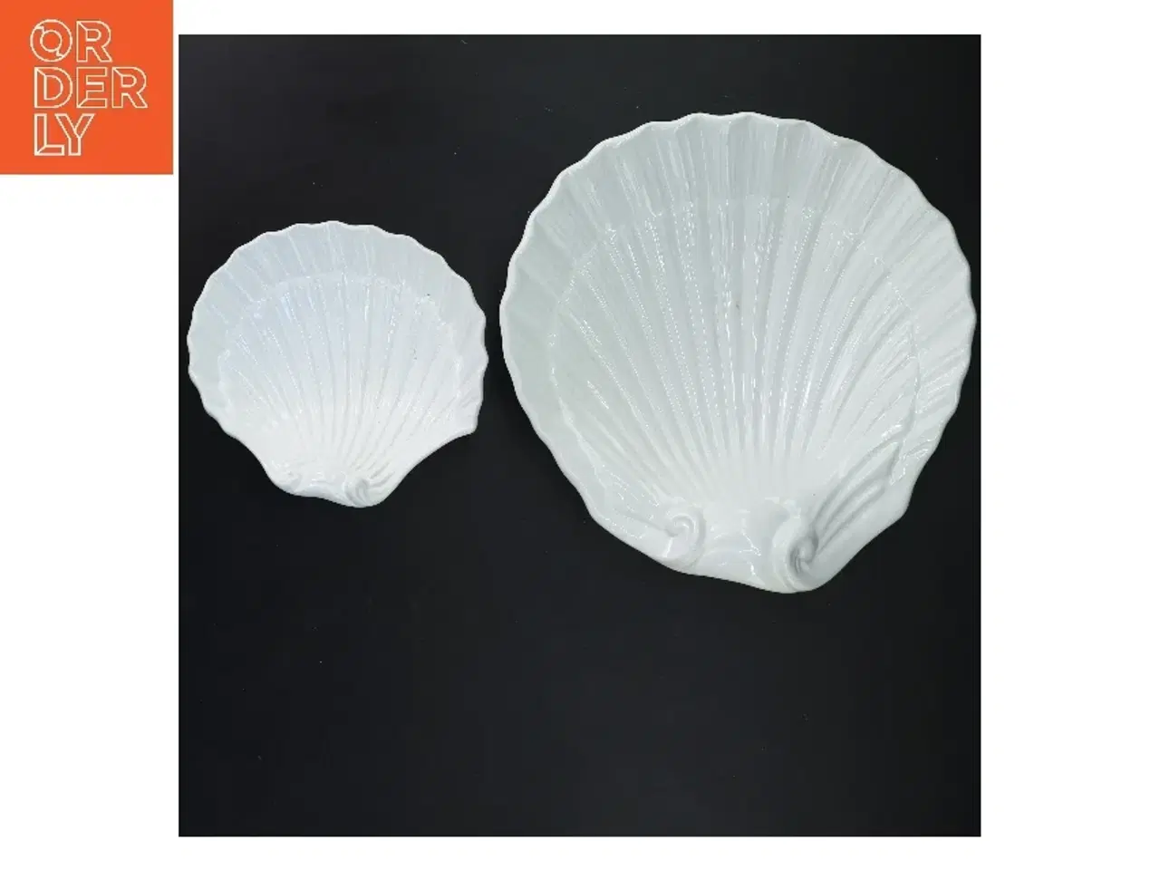 Billede 2 - Muslingeskals formede serveringsfade (str. 24x23x5&16x14x4 cm)