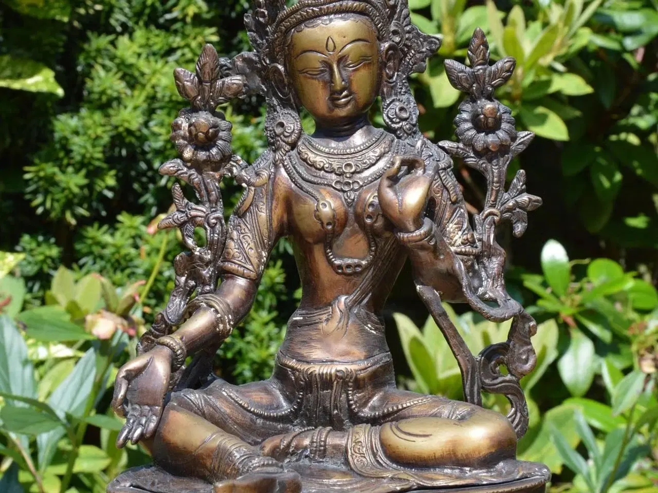 Billede 1 - Stor bronzestatue af Grøn Tara, 37 cm, Nepal