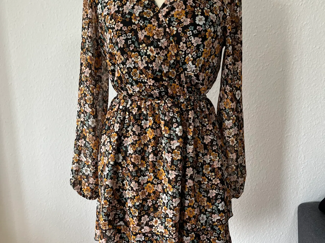 Billede 1 - Blomstret kjole