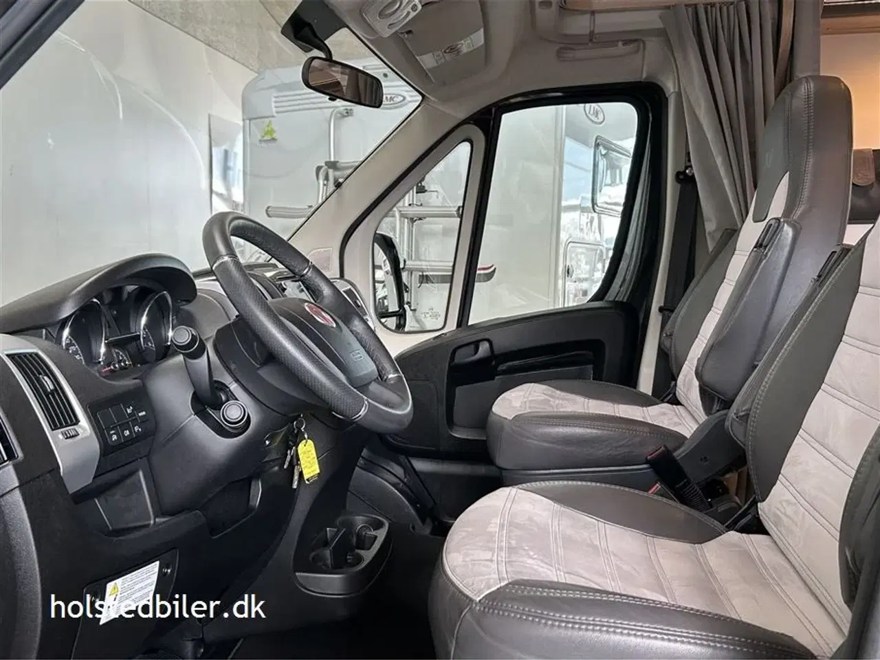Billede 6 - 2020 - SunLight T 69 L Aut.   Quennsbed - Km 26000 - 9 trins automatgear.