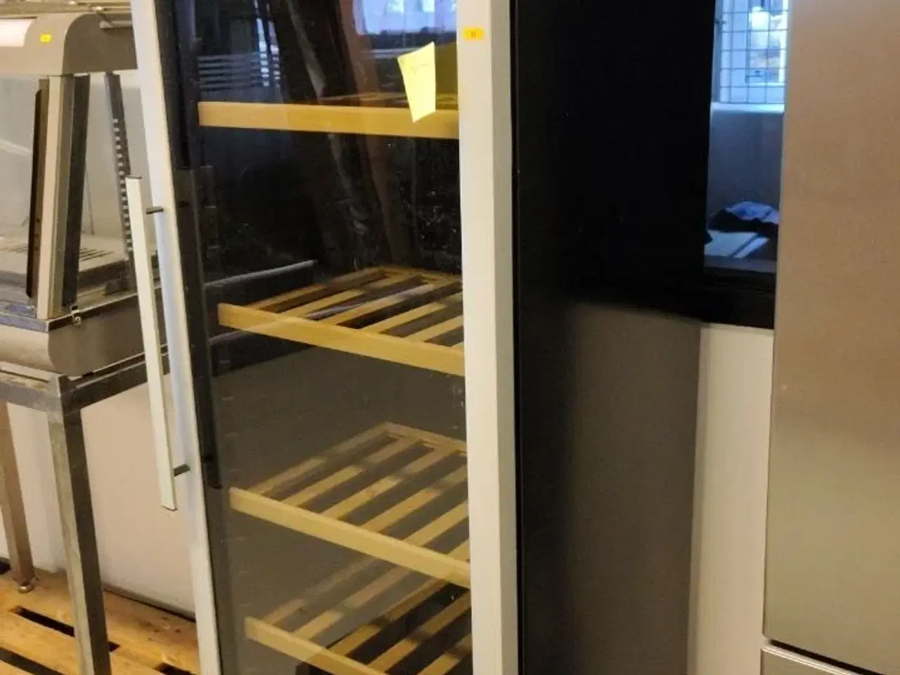 Billede 2 - Vinkøleskab VKG 671 W