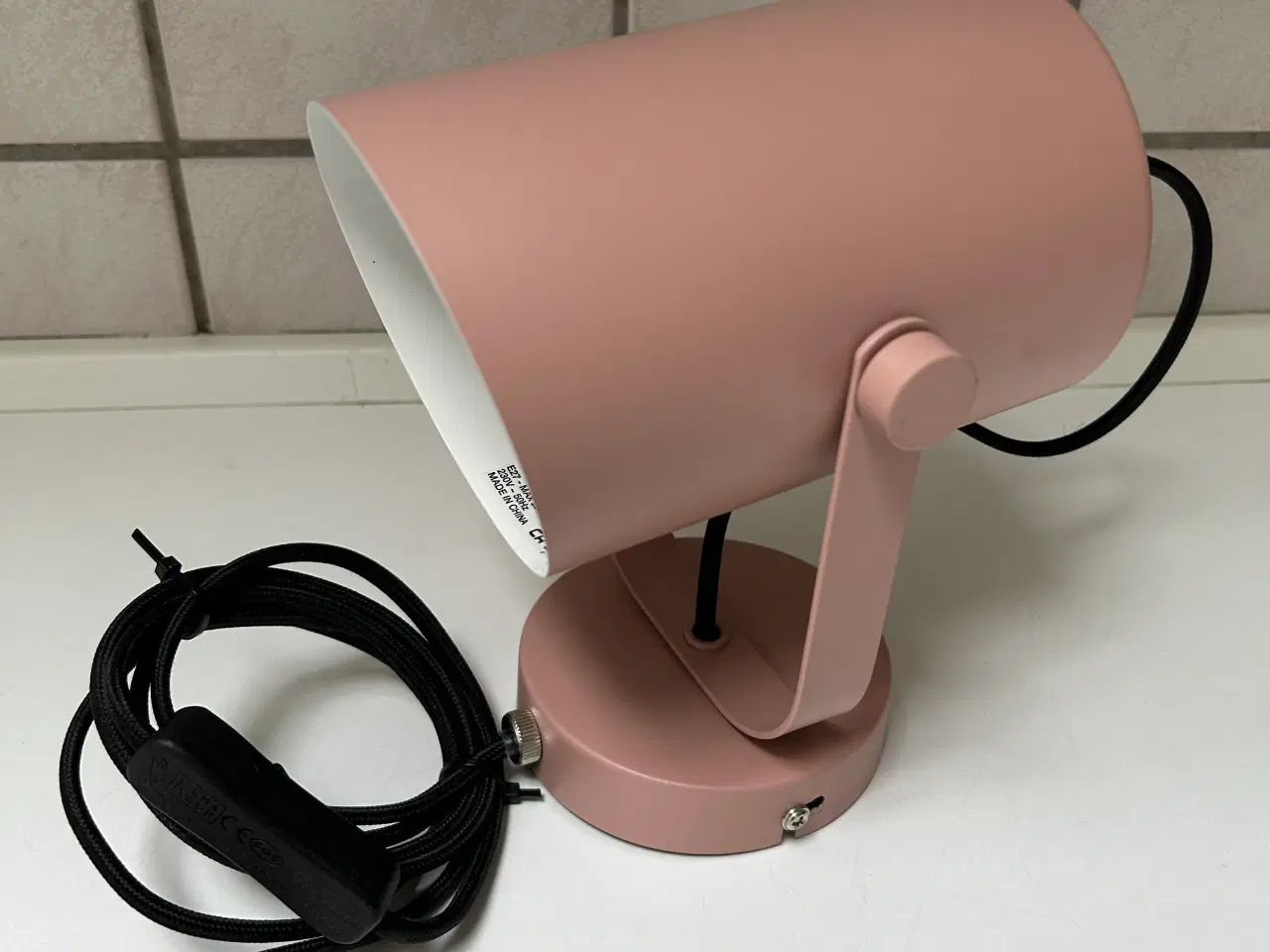 Billede 2 - Væg spot i rosa farvet metal.