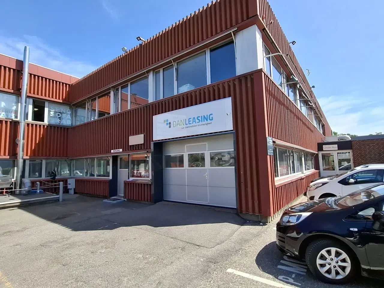 Billede 4 - PORT - Adgang med paller – Lager. Butik, Værksted, Showroom, Produktion mm. Der er mulighed for at køre biler ind i lejemålet!