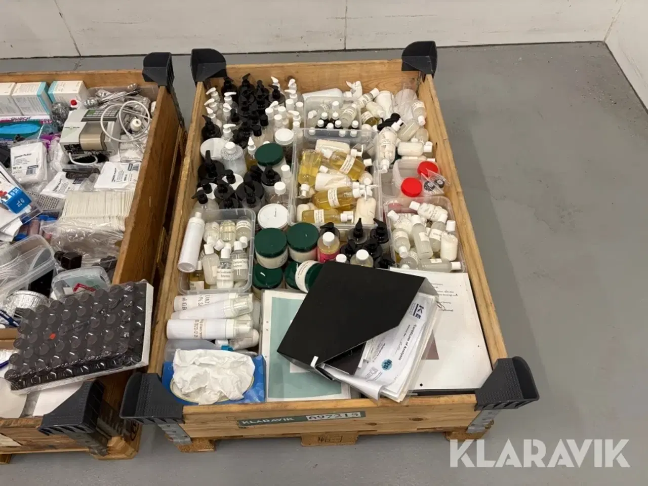 Billede 2 - Laboratorie udstyr - 18 paller