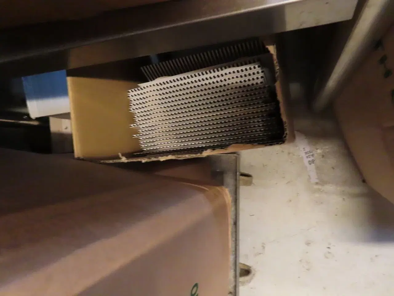 Billede 14 - Div. reoler og indhold