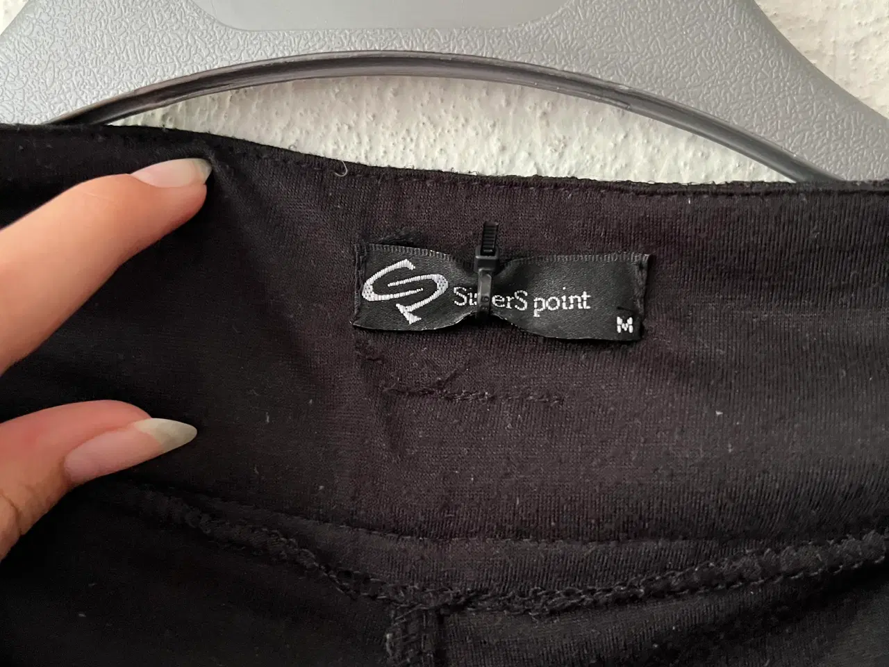 Billede 4 - Sorte hotpants i blondestof