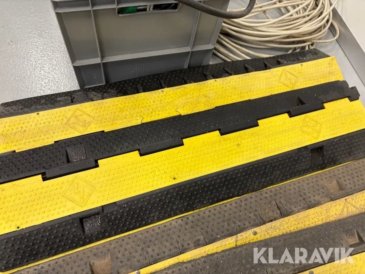 Billede 4 - Overkørsler, kabler og led lampe