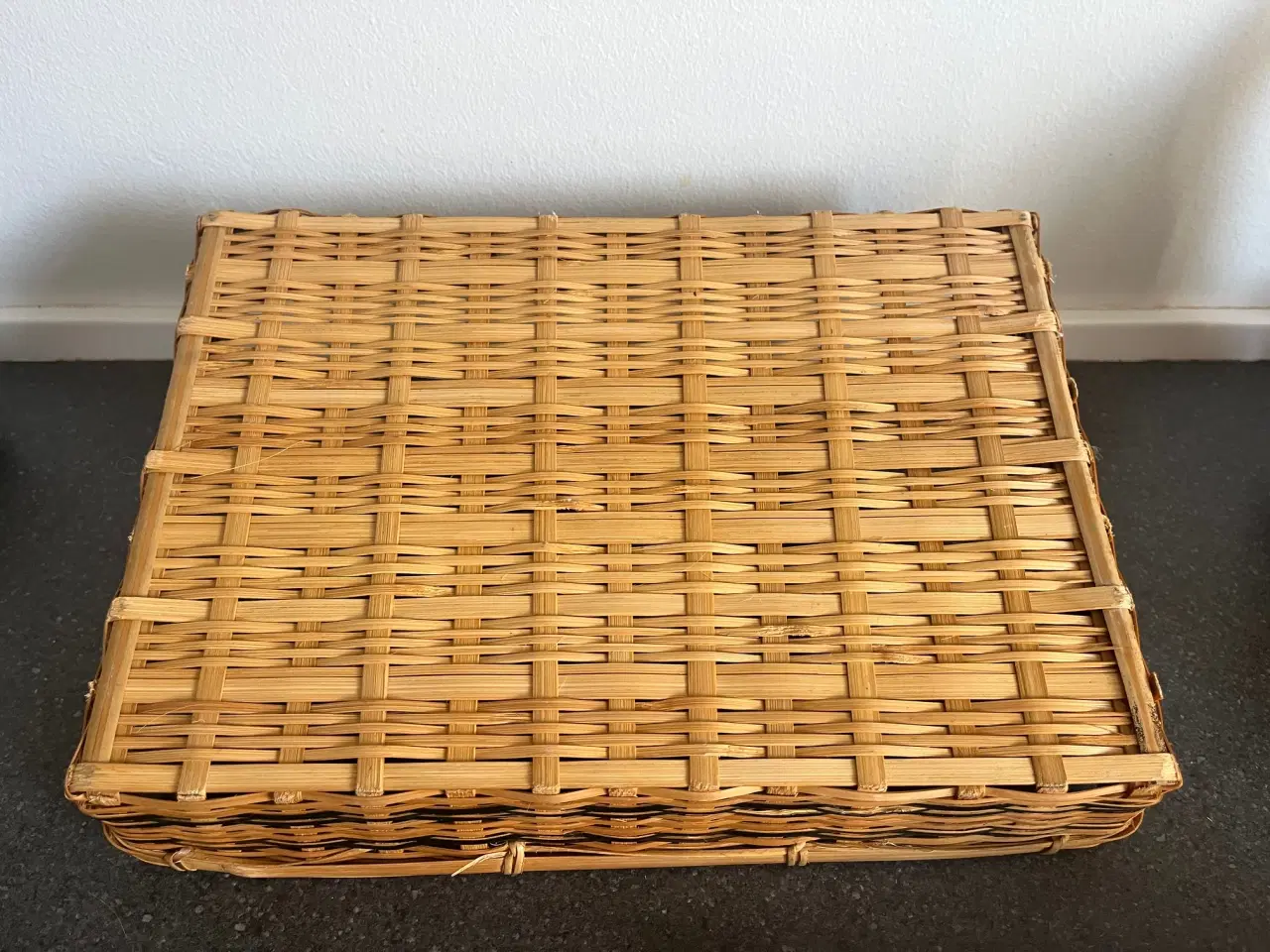 Billede 6 - Smuk rustik fletbakke m/håndtag og julenisser mv.