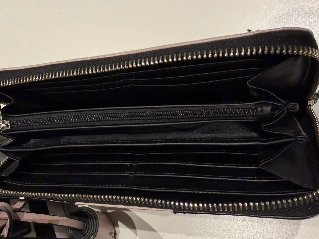 Billede 9 - Elegant Guess håndtaske med matchende pung/clutch