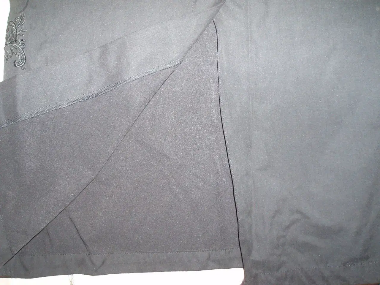 Billede 3 - lang sort nederdel str. s/m