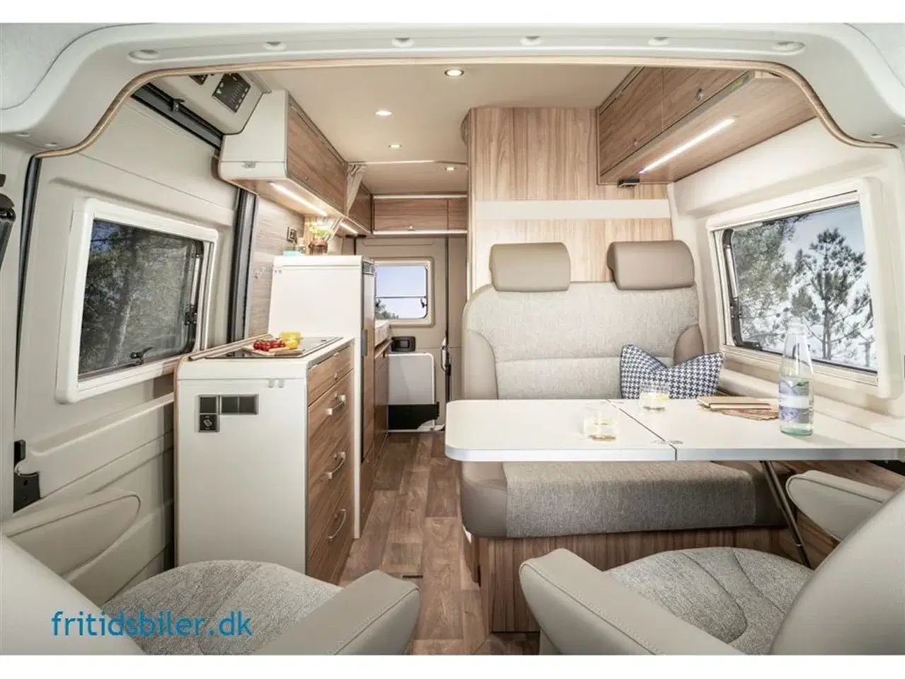 Billede 5 - 2024 - Hymer Campervan Yellowstone   Hymer Campervan Yellowstone Hymers flagskib indnefor Fritidsbiler masser af plads og med 2 enkeltsenge