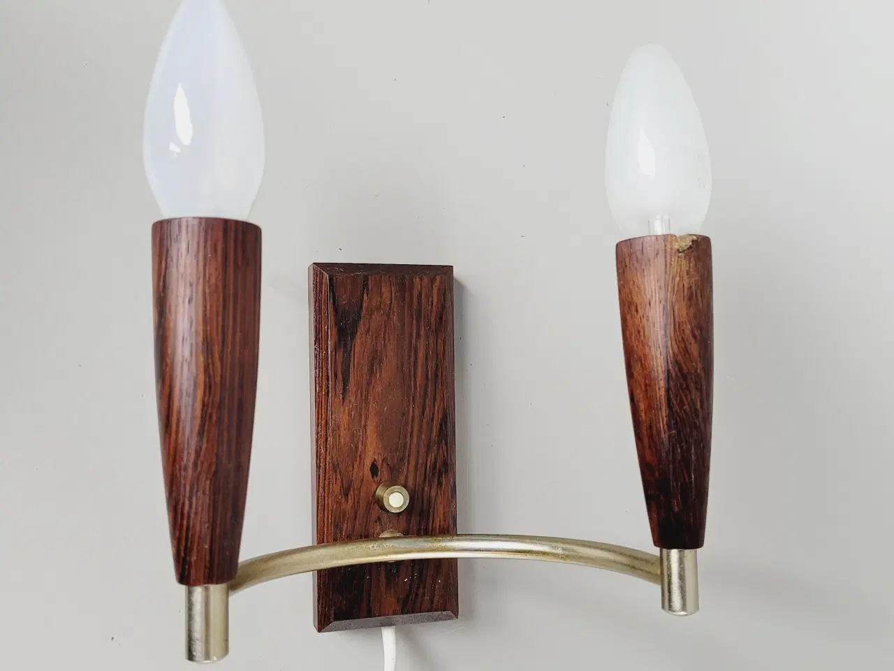 Billede 5 - ⭐️· Elegant vintage væglampe i palisander og messi
