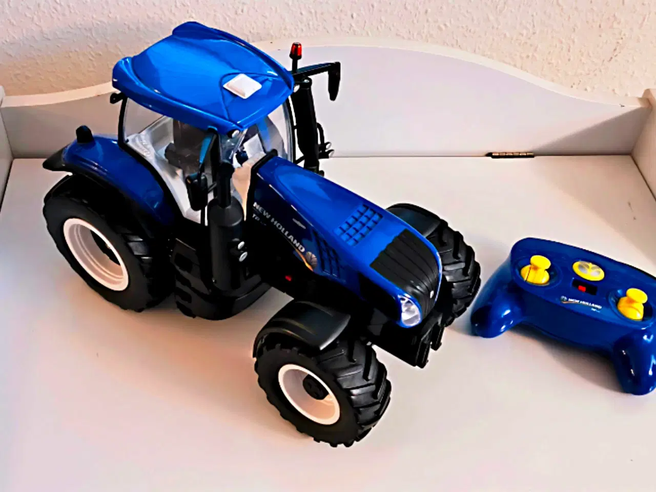 Billede 1 - New Holland fjernstyret traktor