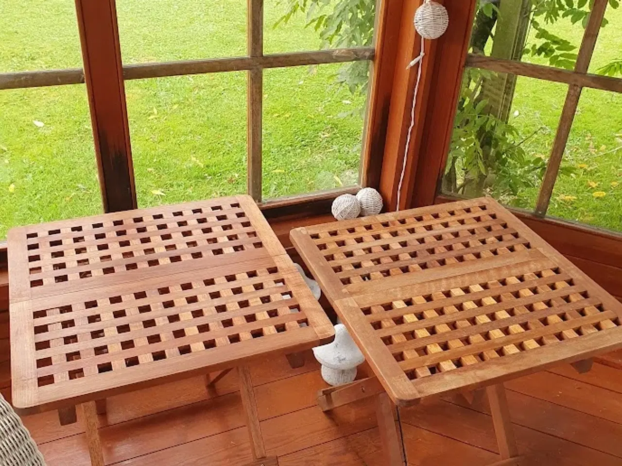 Billede 1 - Sidebord. Havebord i teaktræ. 2 stk