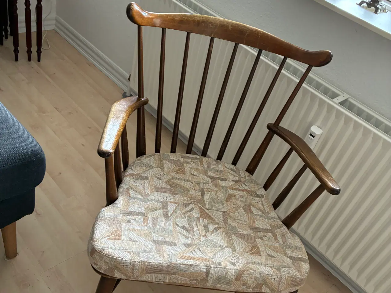 Billede 1 - Farstrup armstol med hynde - fin stand