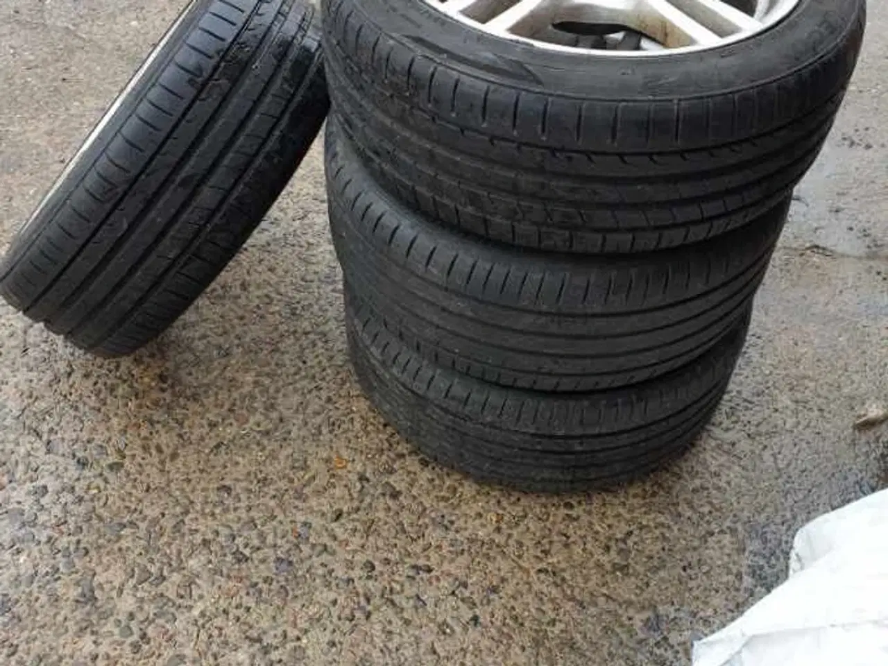 Billede 3 - BMW dæk  Fælge med dæk Jeg 4 stk flotte sommerdæk 