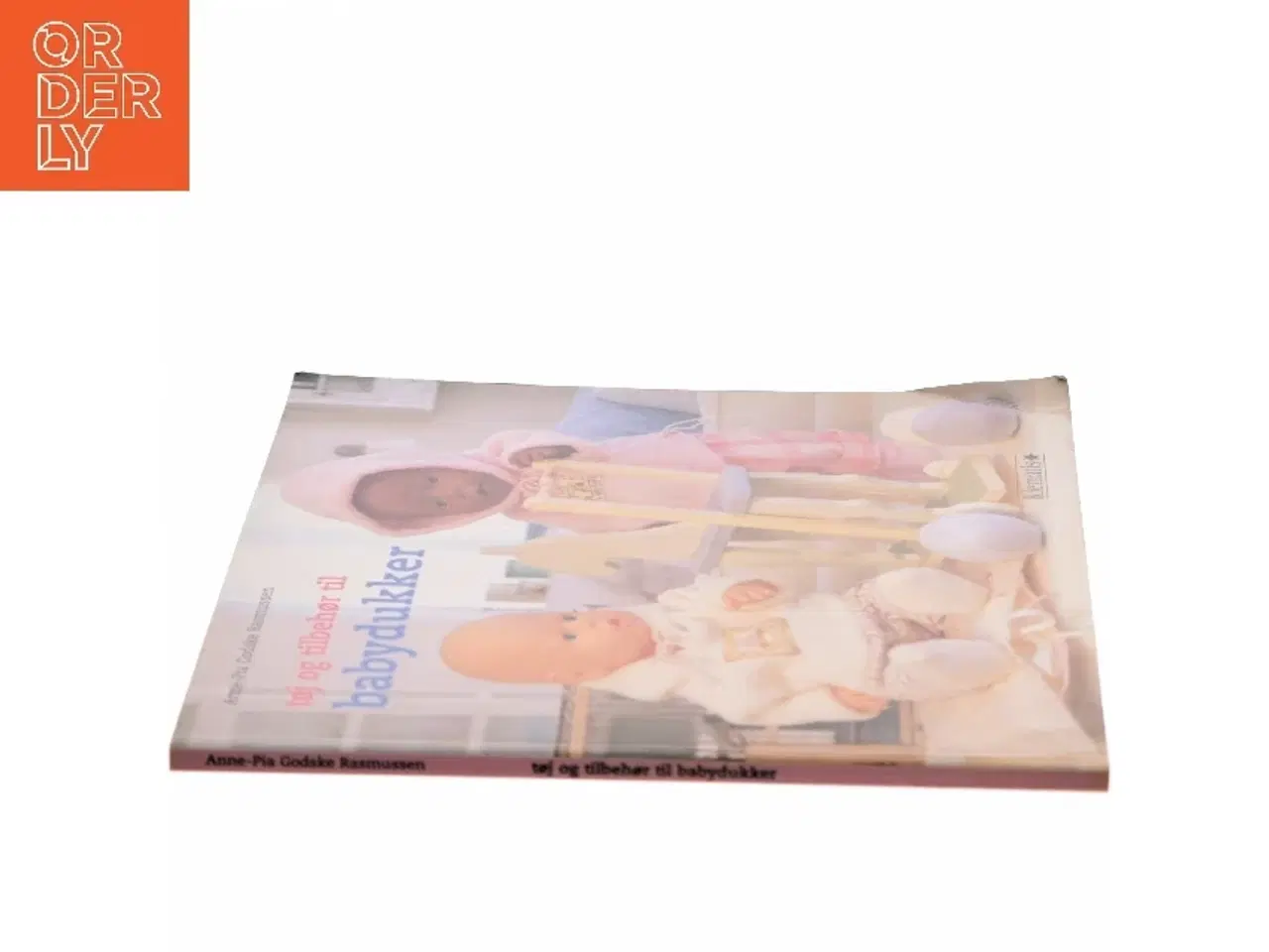 Billede 2 - Tøj og tilbehør til babydukker af Anne-Pia Godske Rasmussen (Bog)