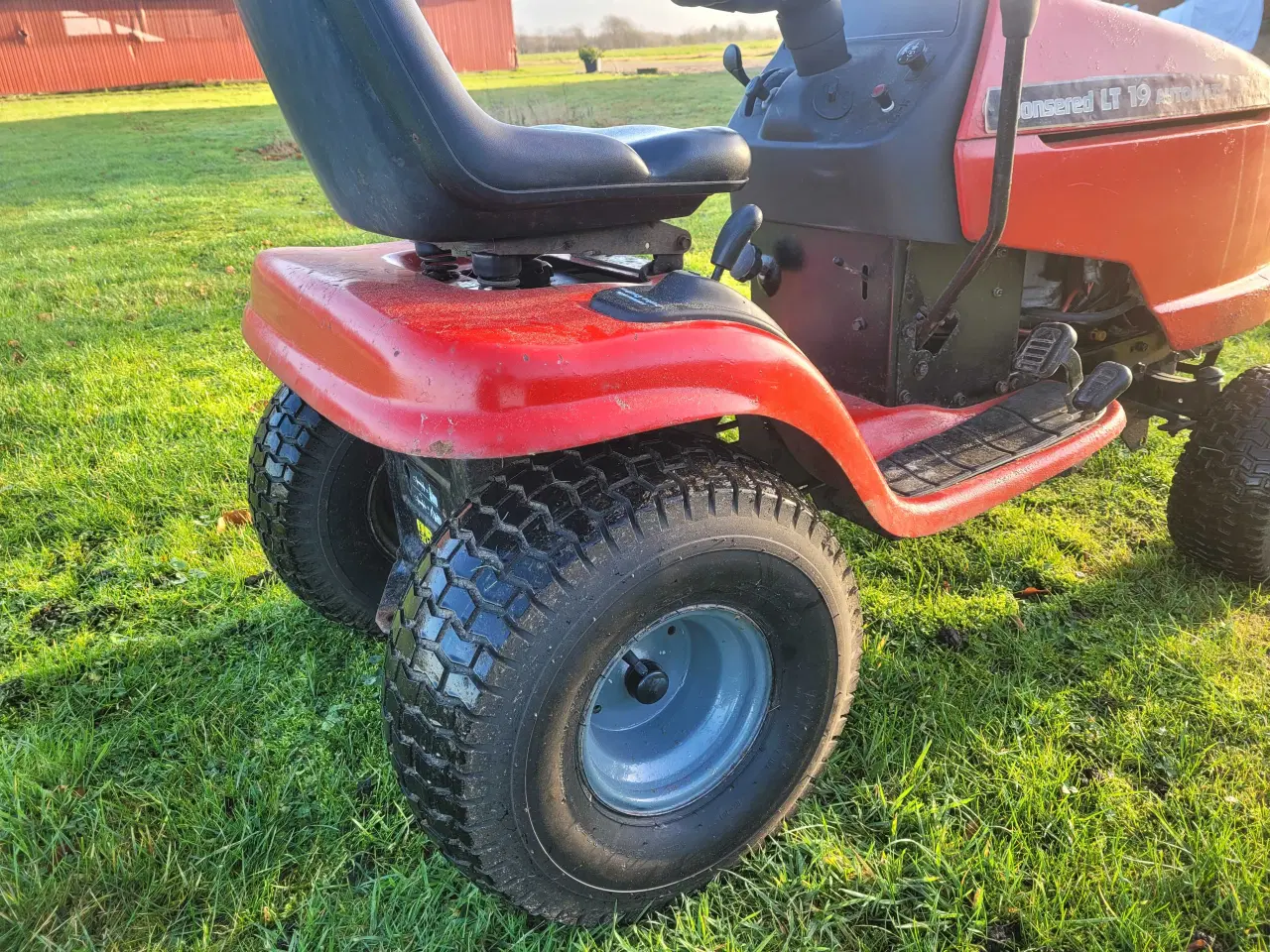 Billede 6 - Stor Jonsered 48" klipper V Twin Motor 