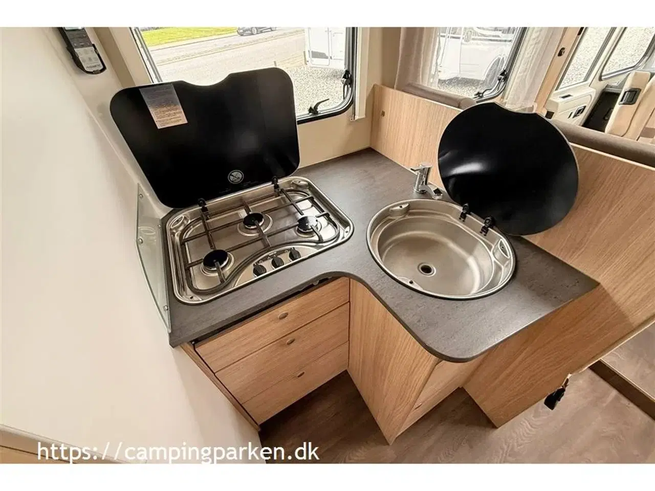 Billede 6 - 2019 - SunLight Meget camper for pengene! Queens bed, markise, solceller, aircondition, cykelholder