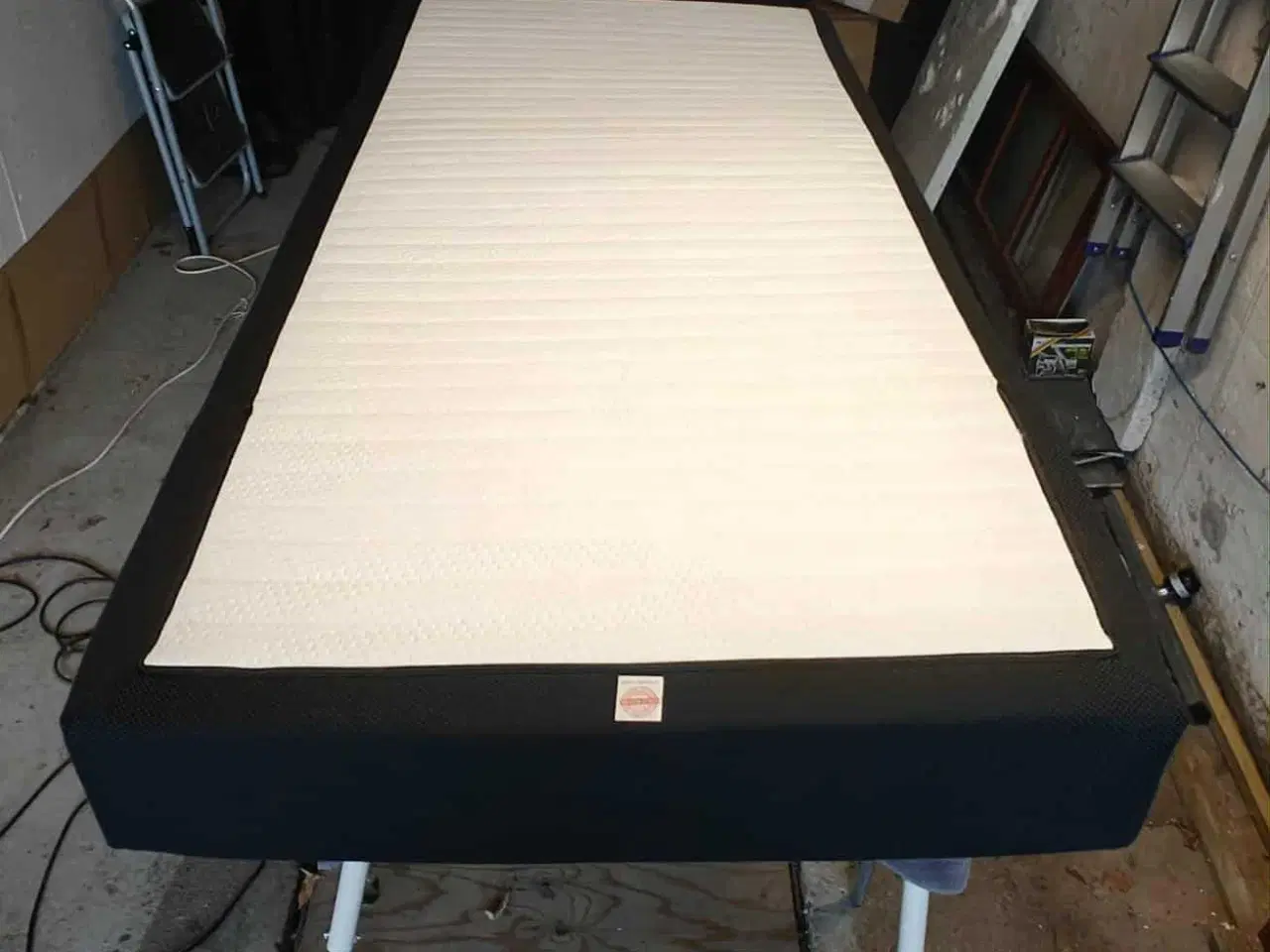 Billede 2 - 2 stk springmadrasser sælges samlet for 600 kr