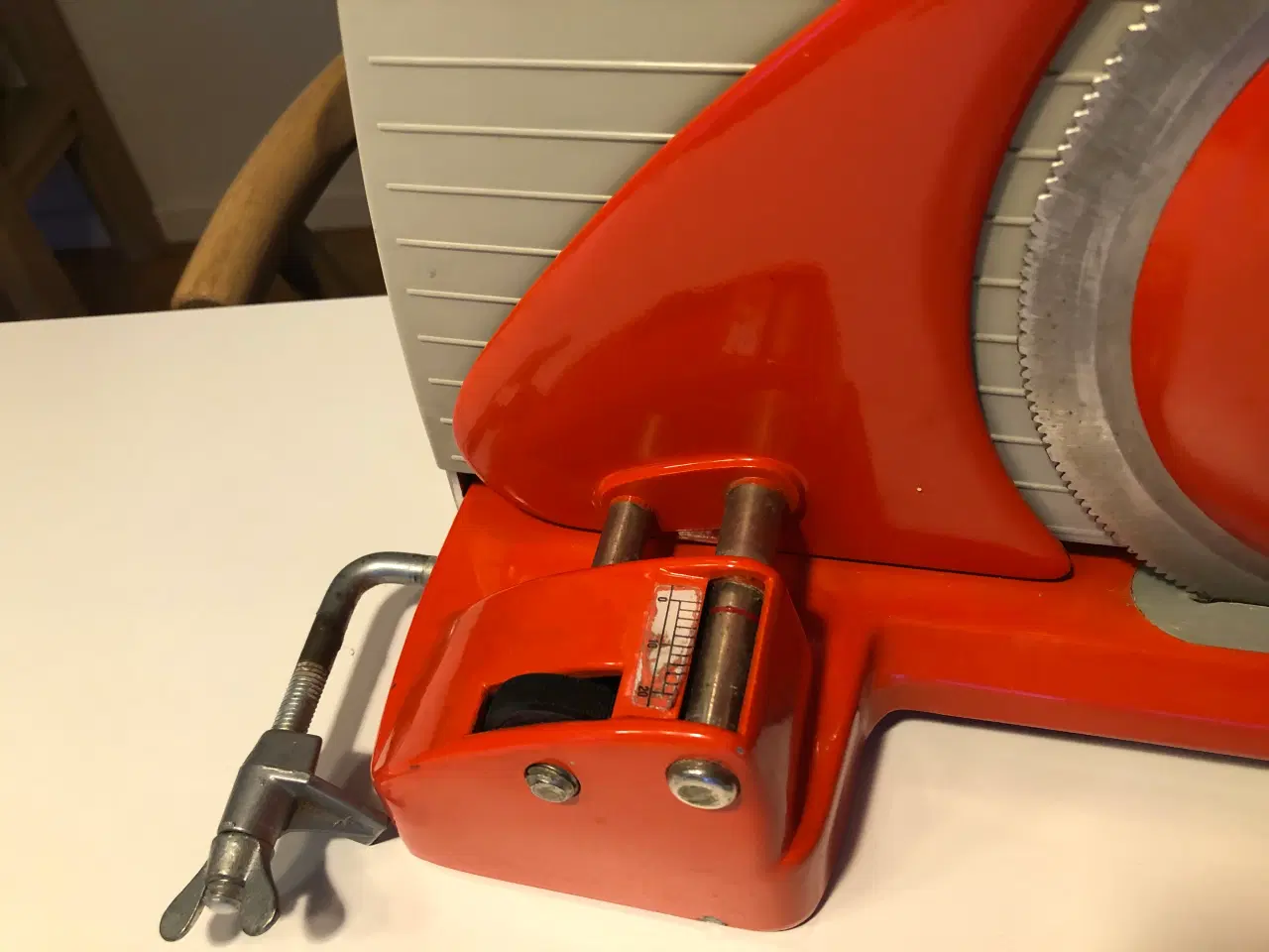 Billede 2 - EVA Brødskærer i rød med grå side