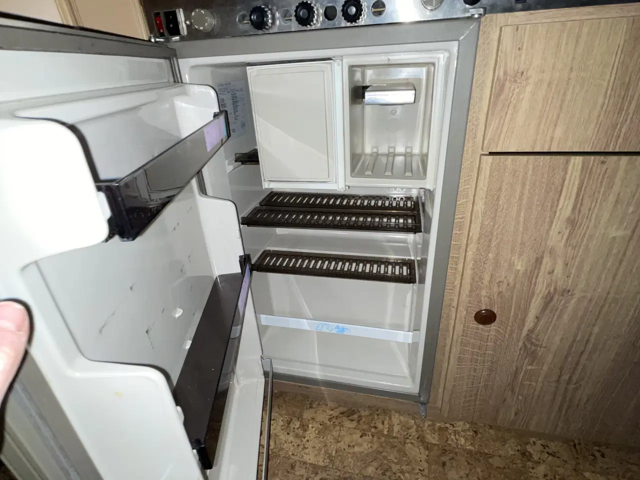 Billede 9 - Campingvogn med køkken og siddegrupper/sovepladser