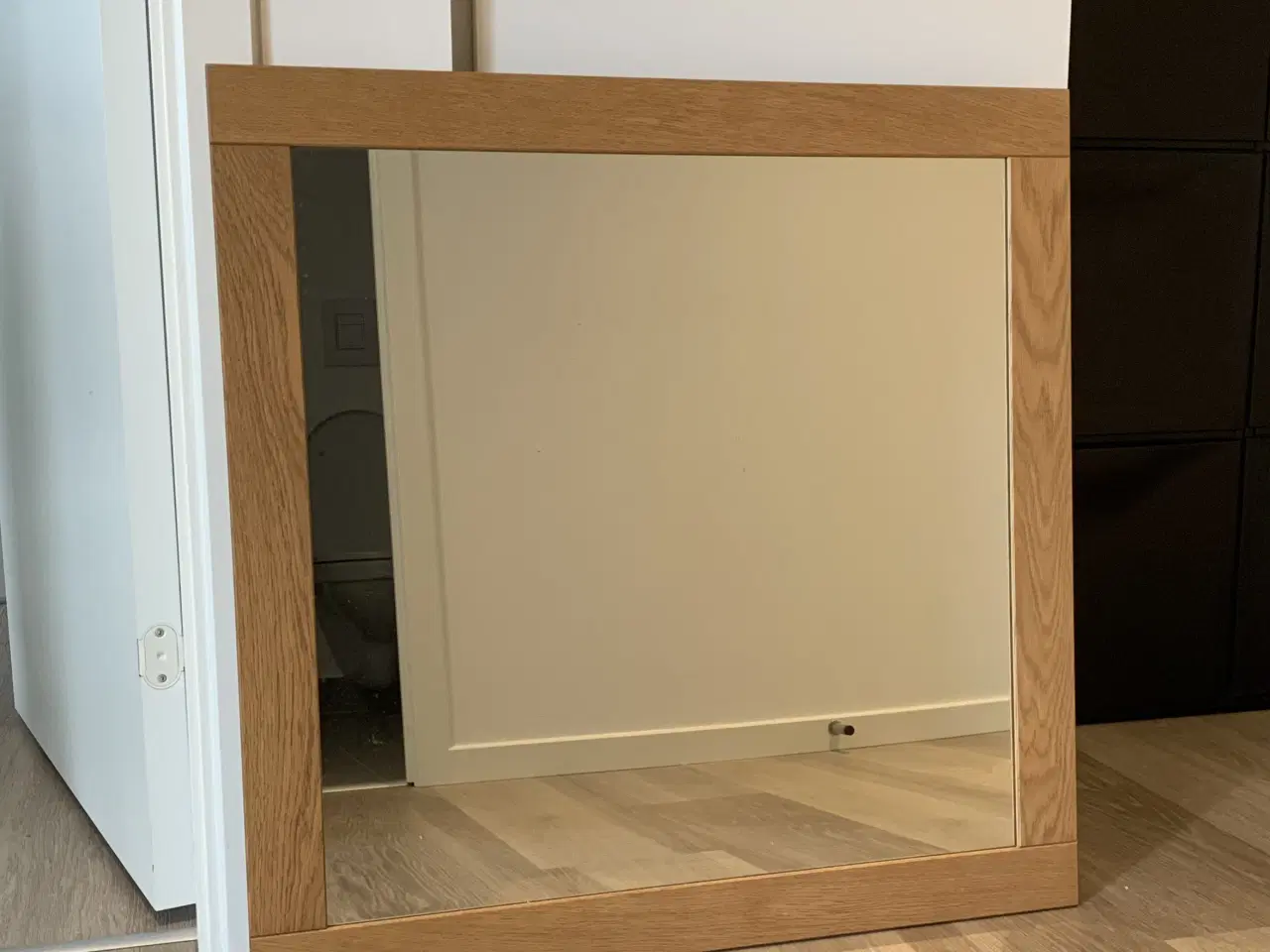 Billede 1 - Spejl i ramme af egetræ